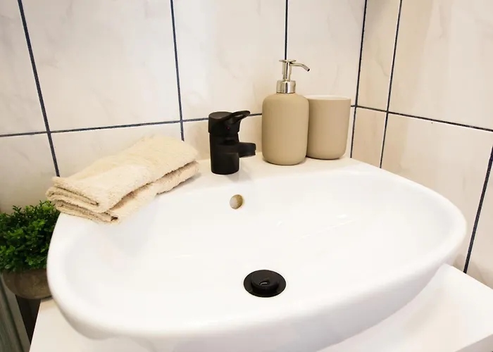 Bright & Cozy - Near Stadthalle شقة